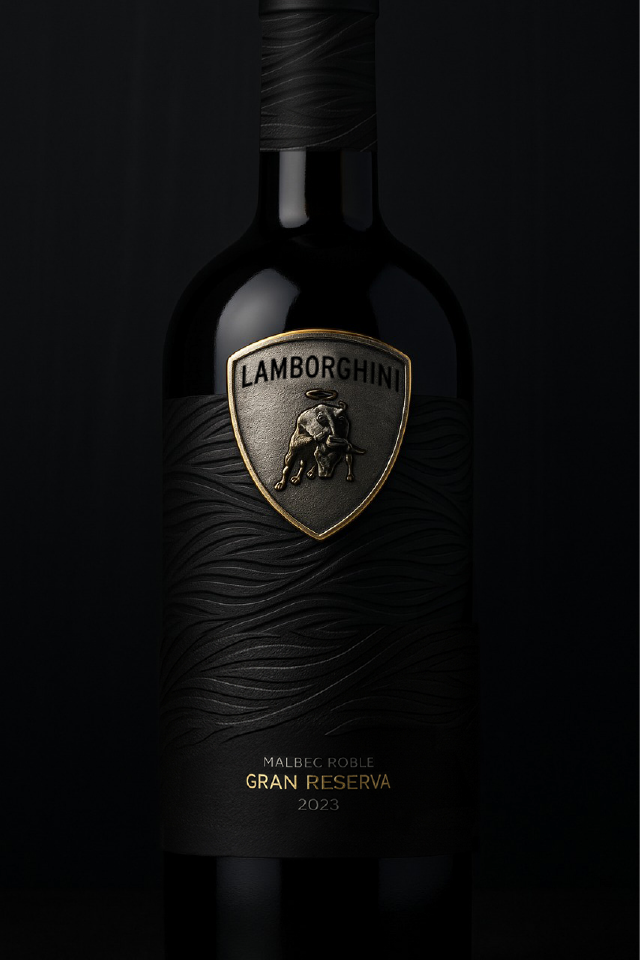 Vino de Cavas La Capilla y Lamborghini